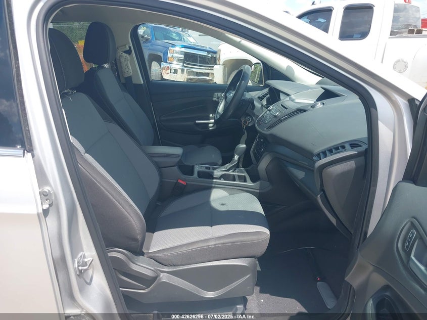 VIN 1FMCU9GDXHUB98195 2017 FORD ESCAPE SE