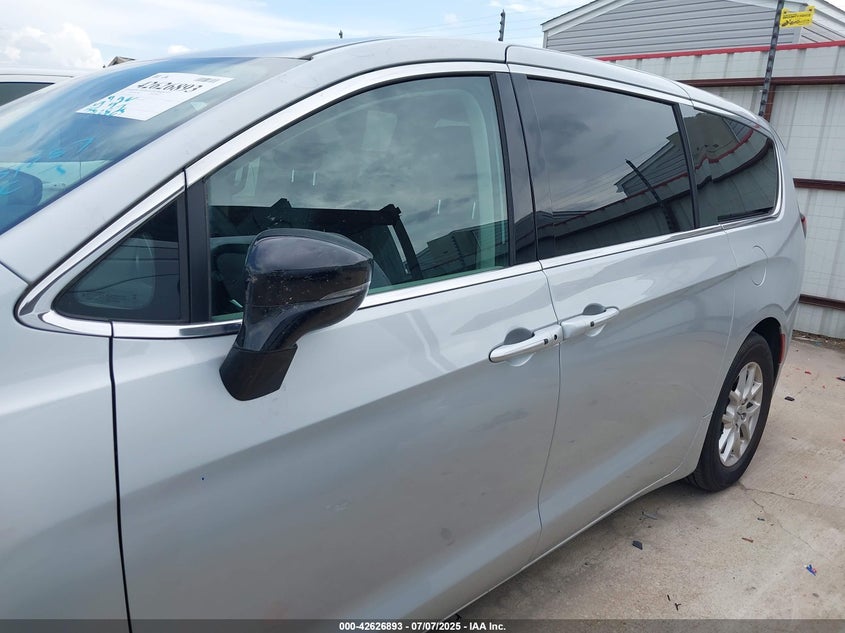 2024 Chrysler Pacifica Touring L VIN: 2C4RC1BG9RR163151 Lot: 42626893