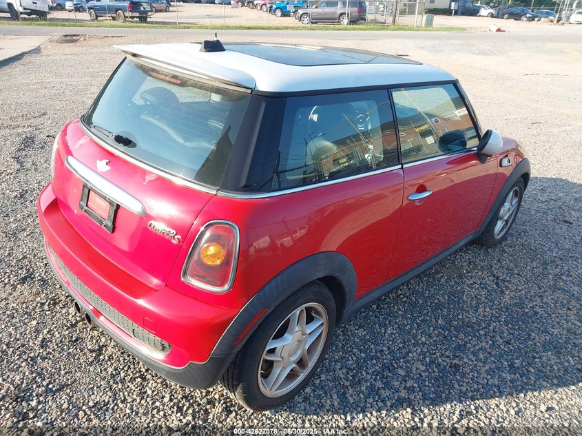 2008 MINI COOPER VIN: WMWMF73598TV32869