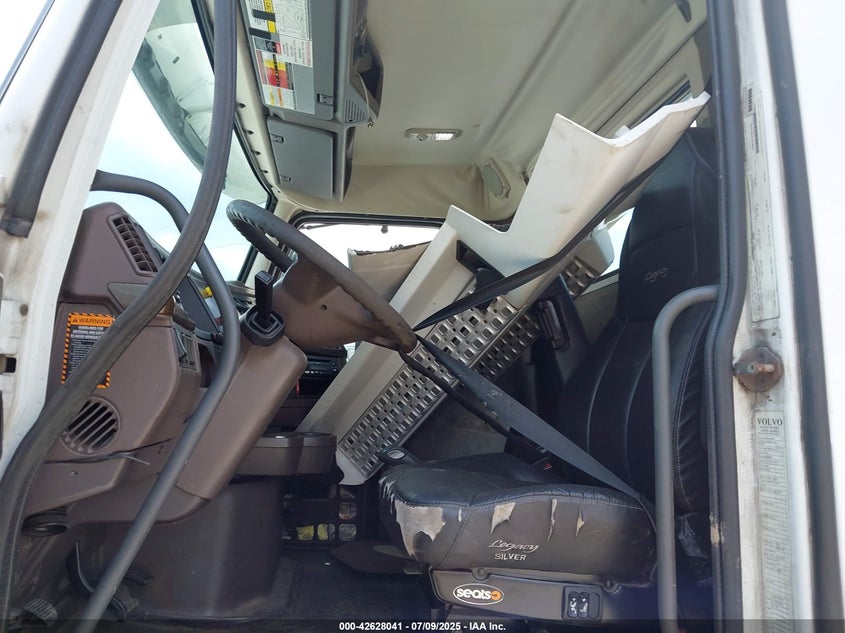 2015 Volvo Vn Vnl VIN: 4V4NC9EH8FN919339 Lot: 42628041