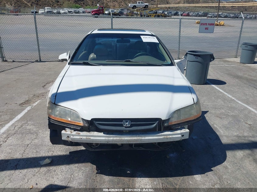 1998 Honda Accord Ex VIN: 1HGCG3270WA010245 Lot: 42628230