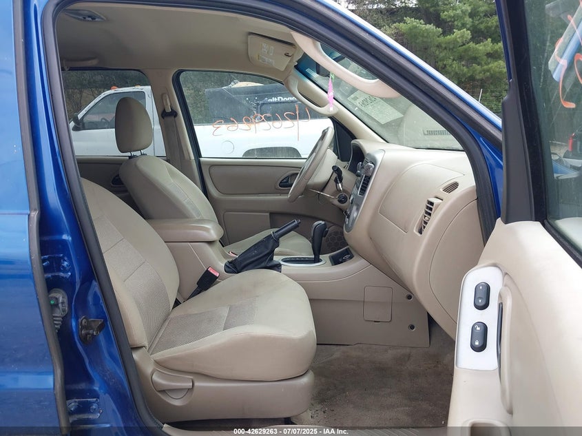 2007 FORD ESCAPE VIN: 1FMYU03157KB51504