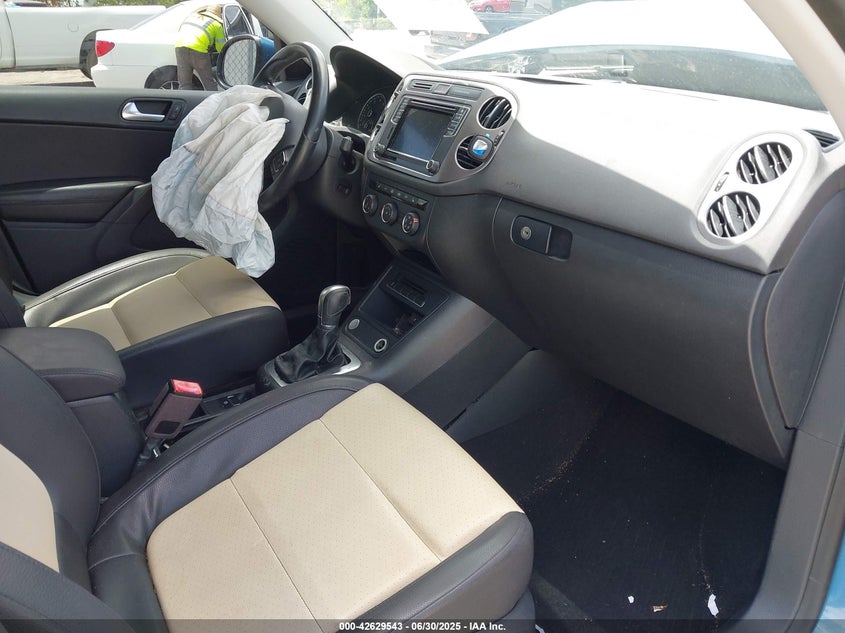 VIN WVGAV7AX2HK033670 2017 VOLKSWAGEN TIGUAN 2.0T/2.0T S