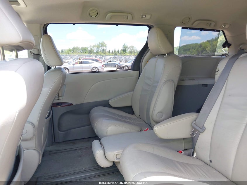 2011 TOYOTA SIENNA VIN: 5TDYK3DC7BS084224