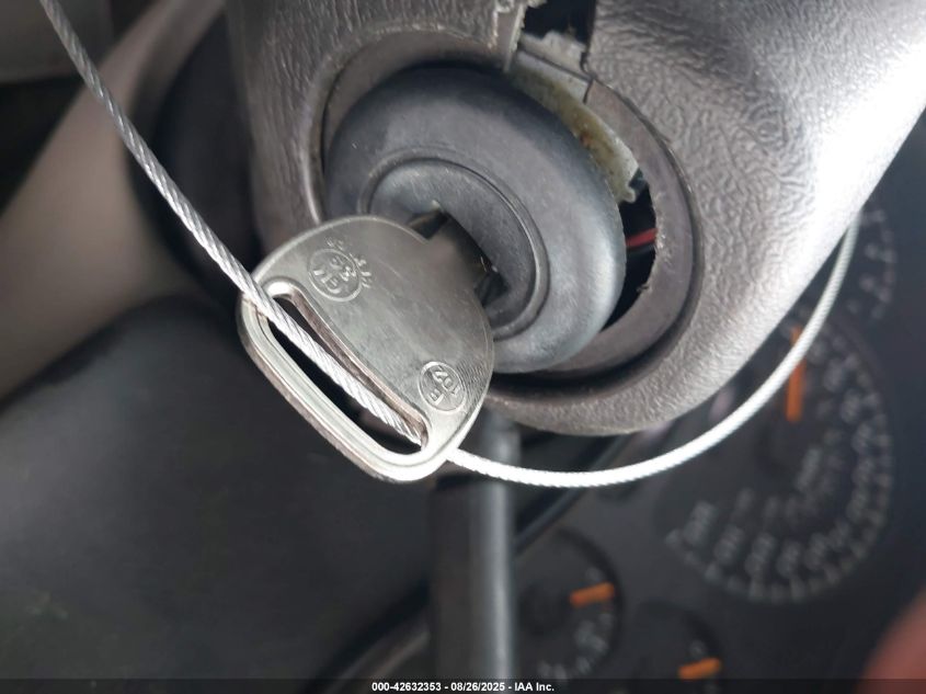 2004 Chevrolet Tahoe Ls VIN: 1GNEK13T44R311810 Lot: 42632353