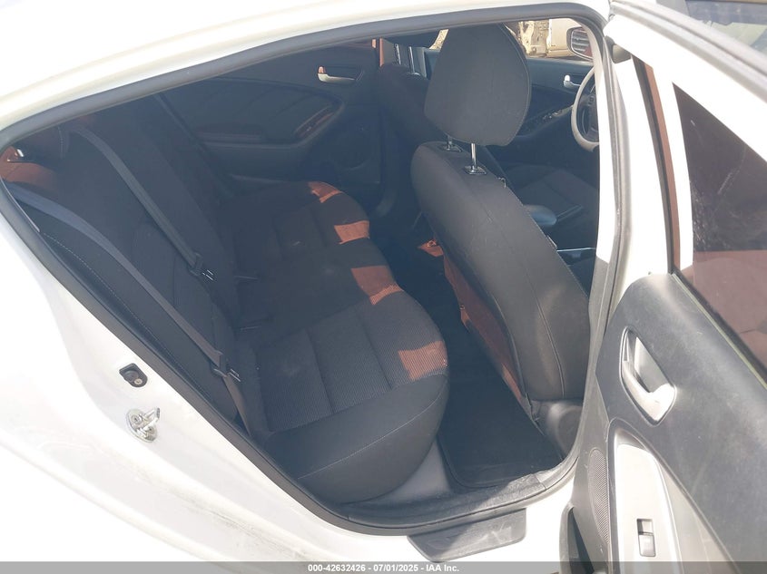 2017 KIA FORTE VIN: 3KPFK4A77HE041591