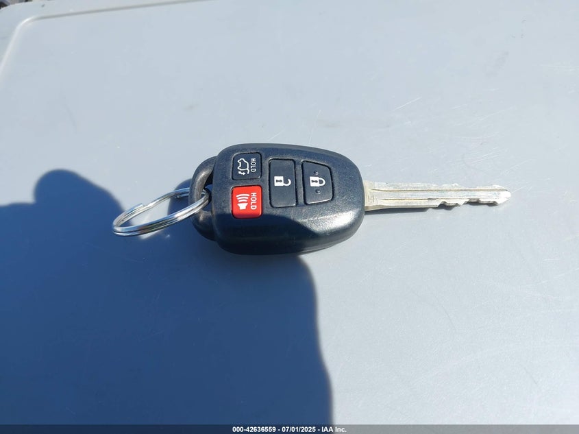 2016 TOYOTA RAV4 XLE - 2T3WFREV8GW285764