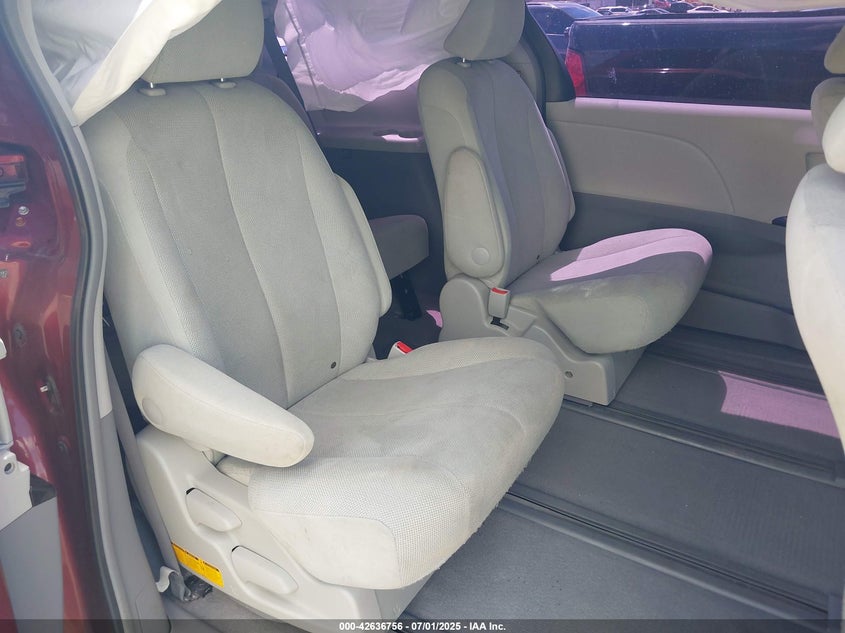 2011 Toyota Sienna Base V6 VIN: 5TDZK3DC0BS031952 Lot: 42636756