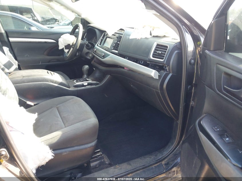 2019 TOYOTA HIGHLANDER LE - 5TDZZRFHXKS326368
