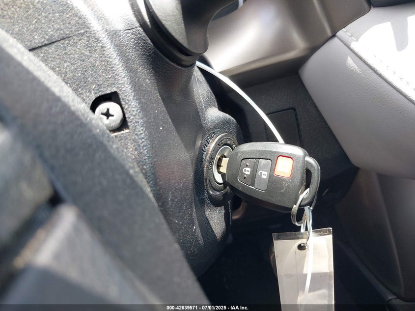 2015 TOYOTA RAV4 XLE - JTMWFREV8FJ058880