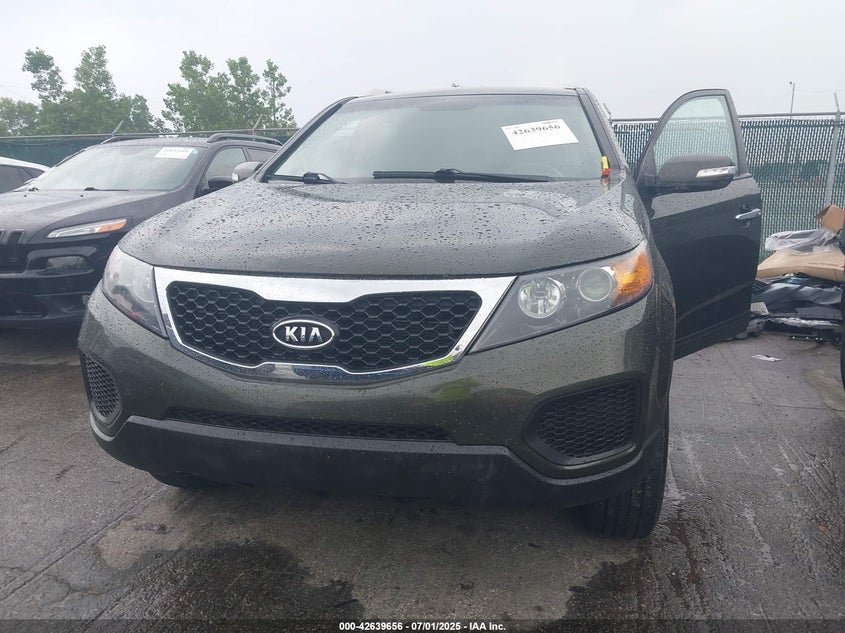 2011 KIA SORENTO VIN: 5XYKT4A29BG166361