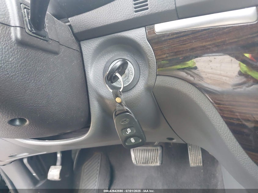 2012 HYUNDAI SANTA FE VIN: 5XYZGDAB2CG139782