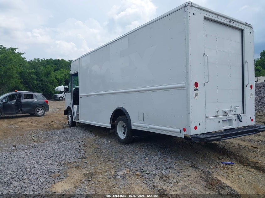 2021 Ford F-59 Commercial Stripped white other gasoline 1F65F5KN4M0A05561 photo #4