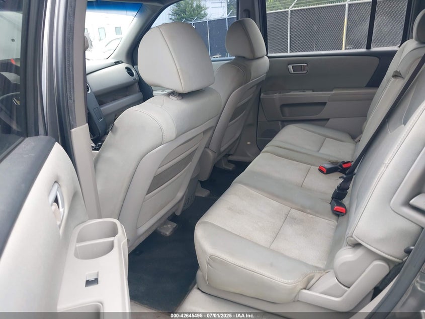 2011 HONDA PILOT VIN: 5FNYF3H22BB046510