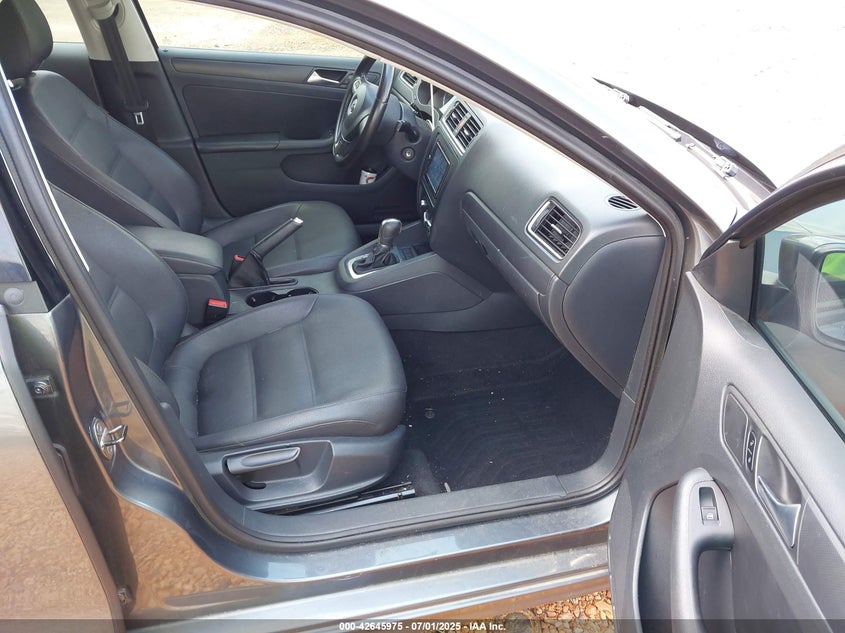 2012 VOLKSWAGEN JETTA VIN: 3VWDX7AJ6CM377136