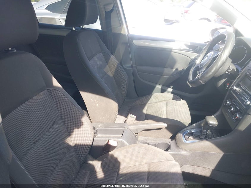 2011 VOLKSWAGEN GOLF VIN: WVWDB7AJ2BW057800