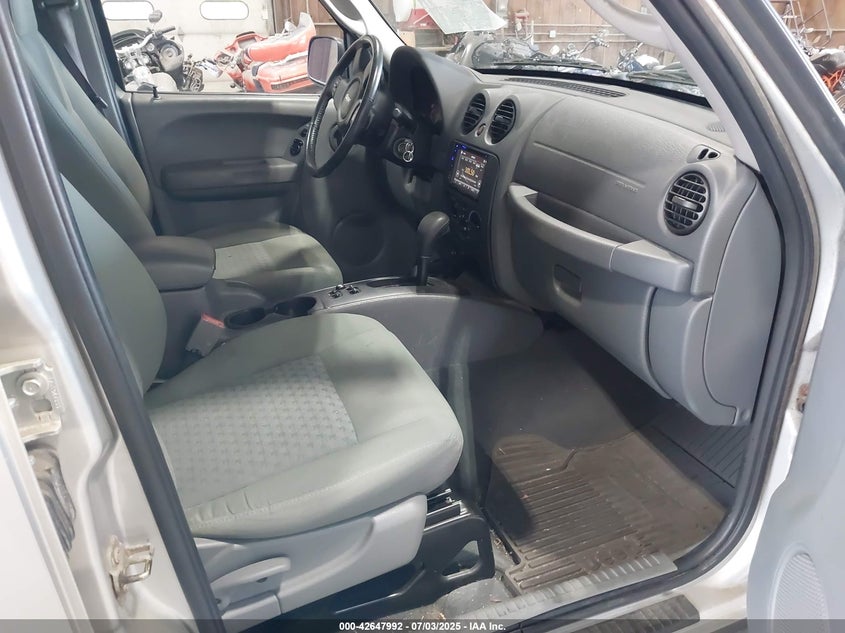 2007 JEEP LIBERTY VIN: 1J4GL48K47W670655