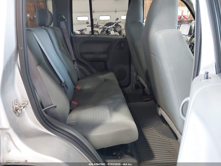 2007 JEEP LIBERTY VIN: 1J4GL48K47W670655