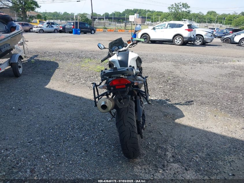 2015 BMW F800 R VIN: WB10B1406FZC97421 Lot: 42648175