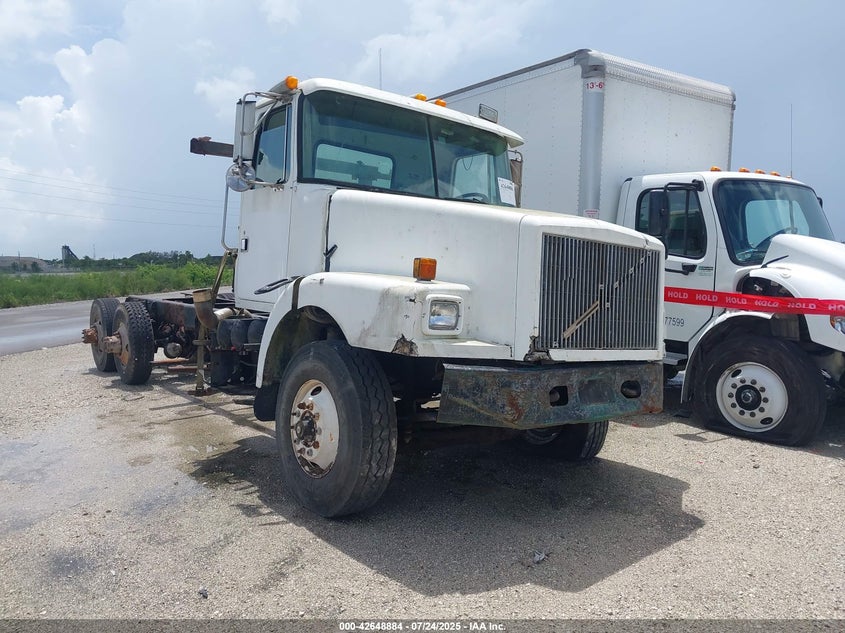4VHJCCBE2XN866191 1999 Volvo Conventional Wg auction photo 1