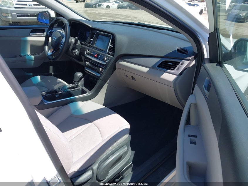 VIN 5NPE24AF1KH794555 2019 HYUNDAI SONATA SE