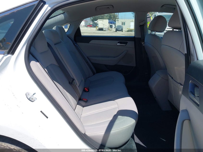 VIN 5NPE24AF1KH794555 2019 HYUNDAI SONATA SE
