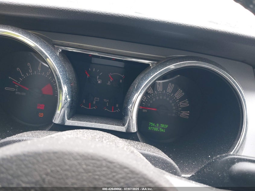 2008 FORD MUSTANG VIN: 1ZVHT82H585175903
