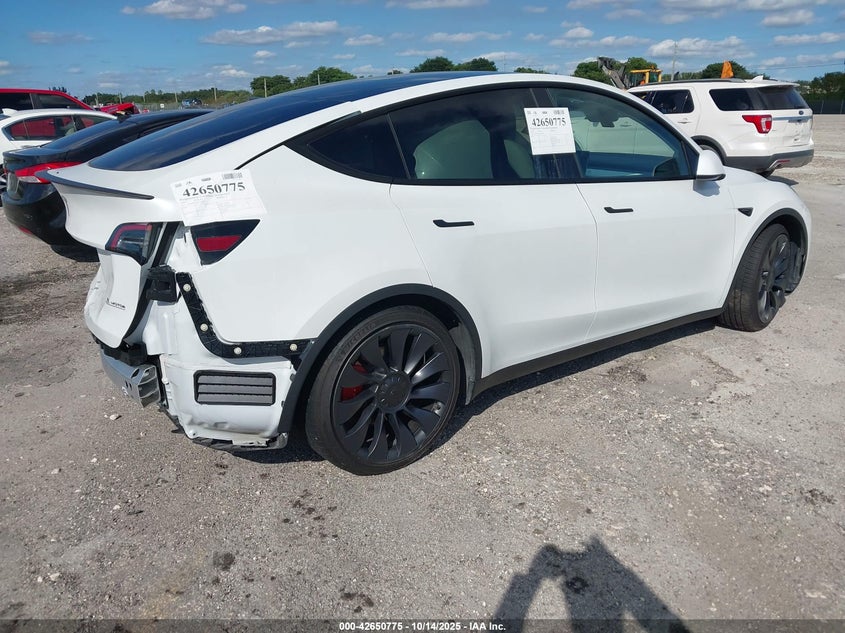 7SAYGDEF4RA267997 2024 TESLA MODEL Y photo no. 4