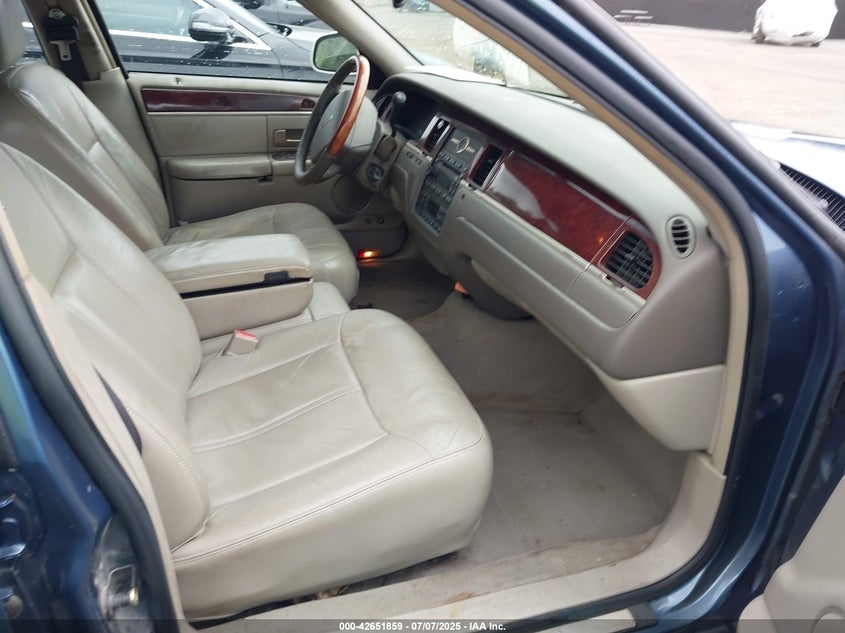 1LNHM82W85Y649993 2005 LINCOLN TOWN CAR photo no. 5