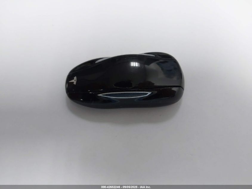 2015 Tesla Model S 70D/85D/P85D VIN: 5YJSA1S29FF087644 Lot: 42652246