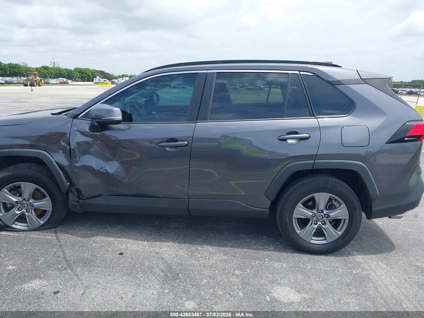 2022 TOYOTA RAV4 XLE - 2T3W1RFV9NC182736