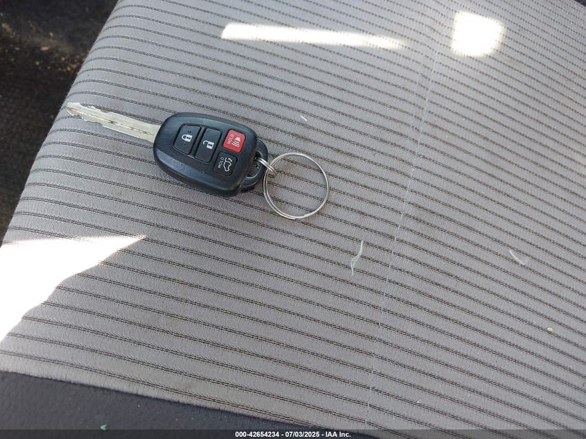 2015 TOYOTA RAV4 XLE - 2T3RFREV9FW378157