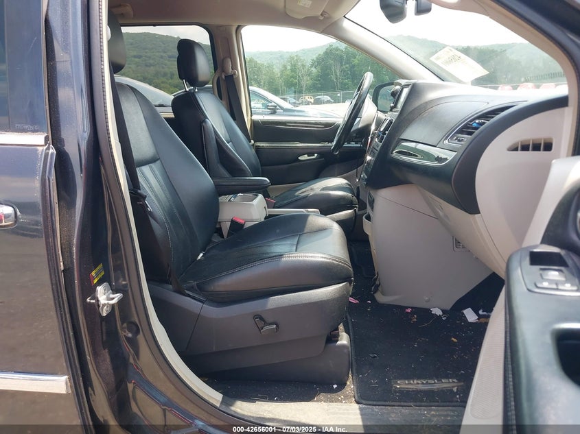 2013 CHRYSLER TOWN & COUNTRY VIN: 2C4RC1CG4DR621685