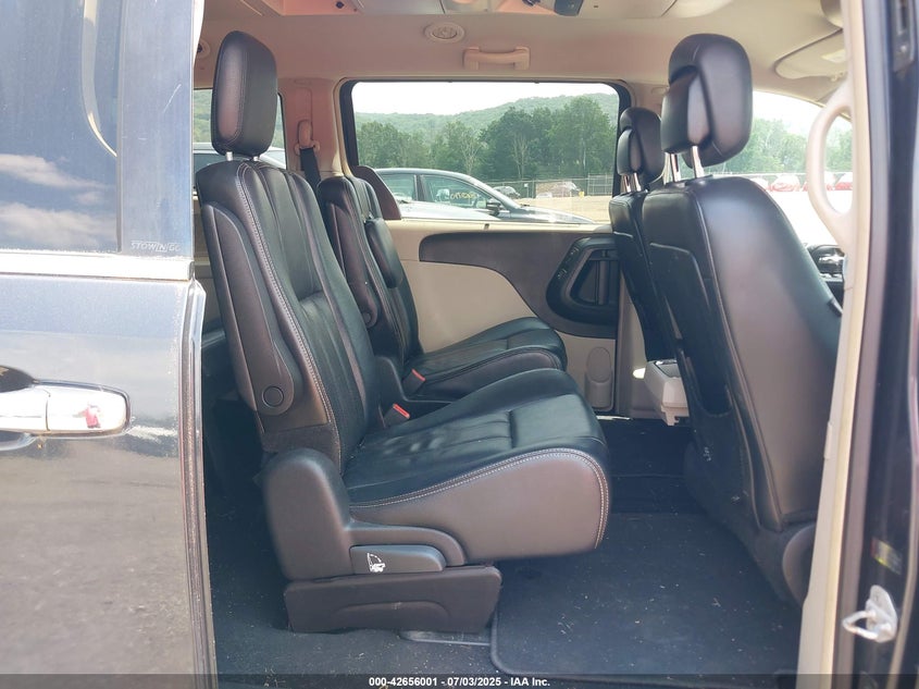 2013 CHRYSLER TOWN & COUNTRY VIN: 2C4RC1CG4DR621685