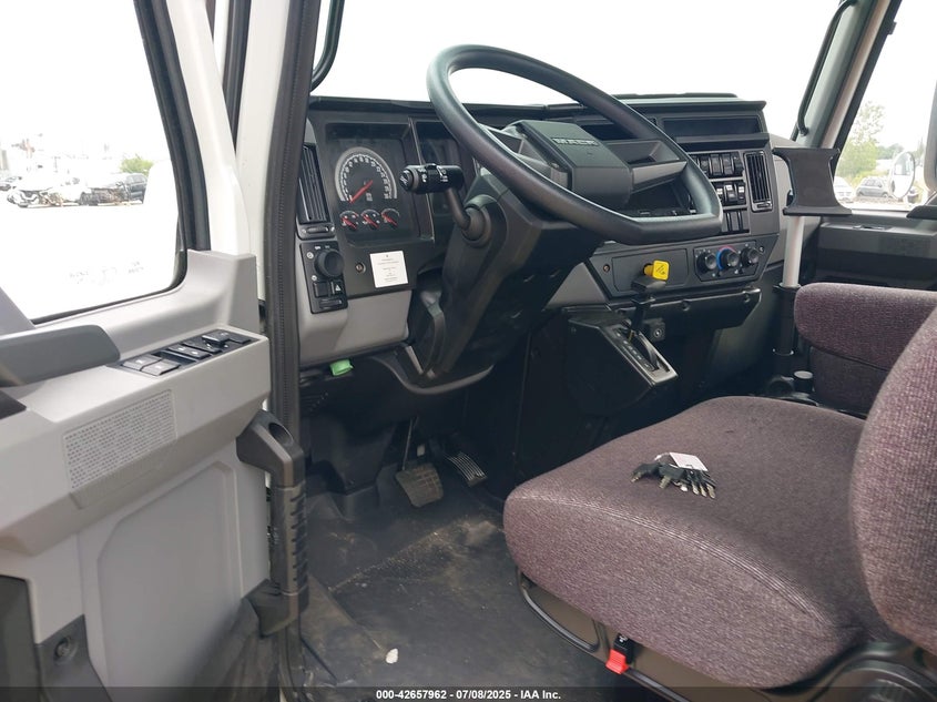 2024 MACK MD (VIN: 1M2MDBAA1RS011997