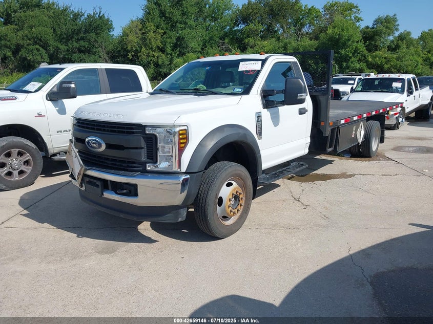 1FDUF5HY2JEC47706 2018 FORD F550 photo no. 2