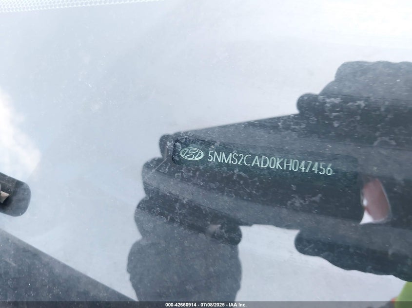 2019 HYUNDAI SANTA FE SE - 5NMS2CAD0KH047456