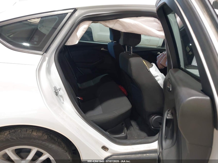 2018 FORD FOCUS SE - 1FADP3K2XJL213895