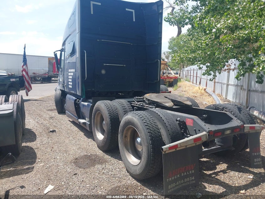4V4NC9EH6NN284703 2022 VOLVO  photo no. 3
