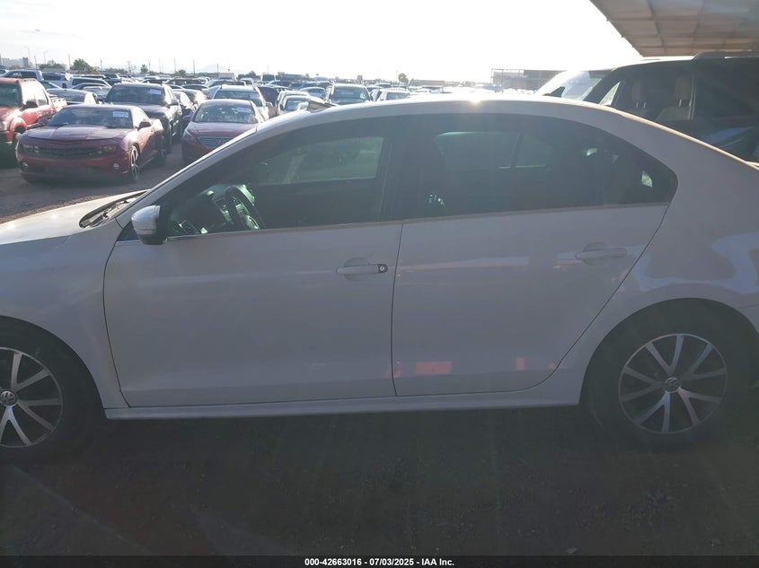 2017 VOLKSWAGEN JETTA 1.4T SE - 3VWDB7AJ9HM403136