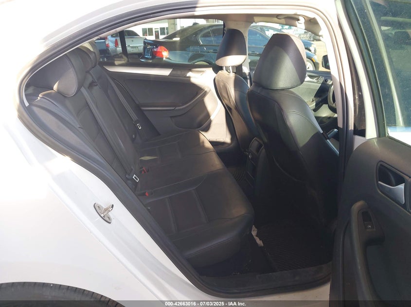 2017 VOLKSWAGEN JETTA 1.4T SE - 3VWDB7AJ9HM403136