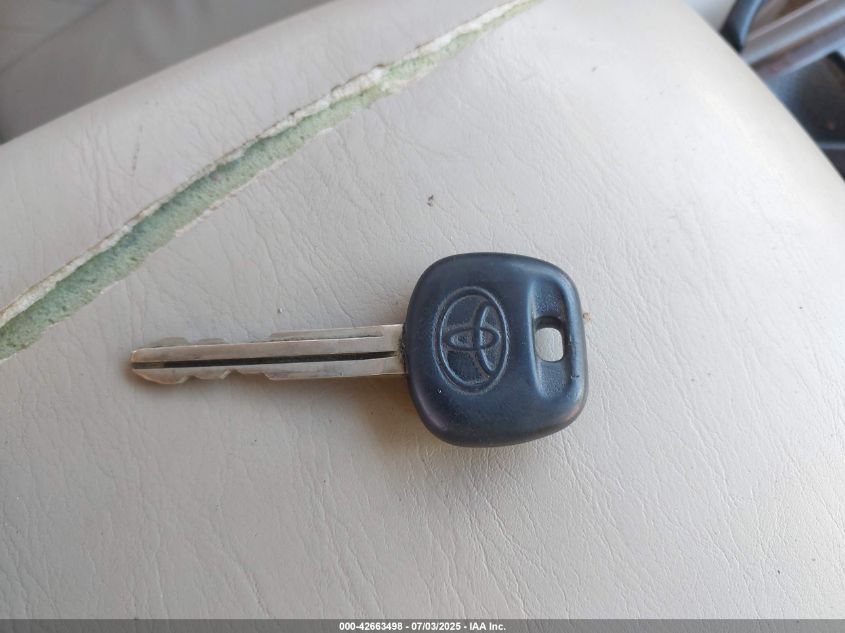 2000 Toyota Avalon Xls VIN: 4T1BF28B2YU095637 Lot: 42663498