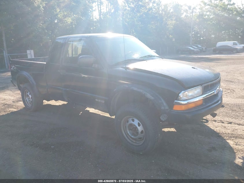 2000 Chevrolet S-10 Ls black truck gasoline 1GCCT19W4Y8242093 photo #1