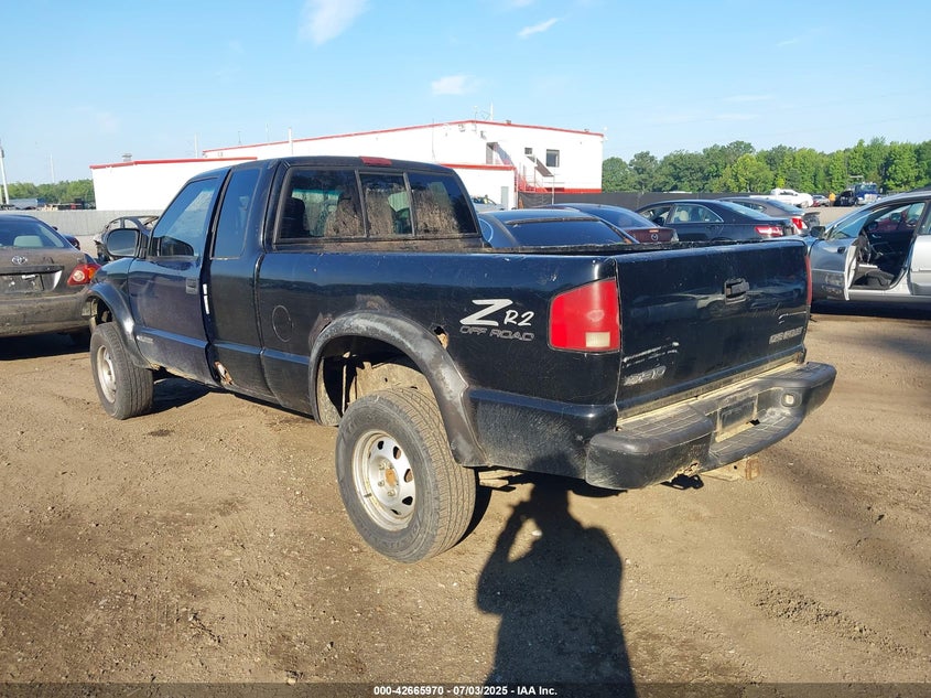 2000 Chevrolet S-10 Ls black truck gasoline 1GCCT19W4Y8242093 photo #4