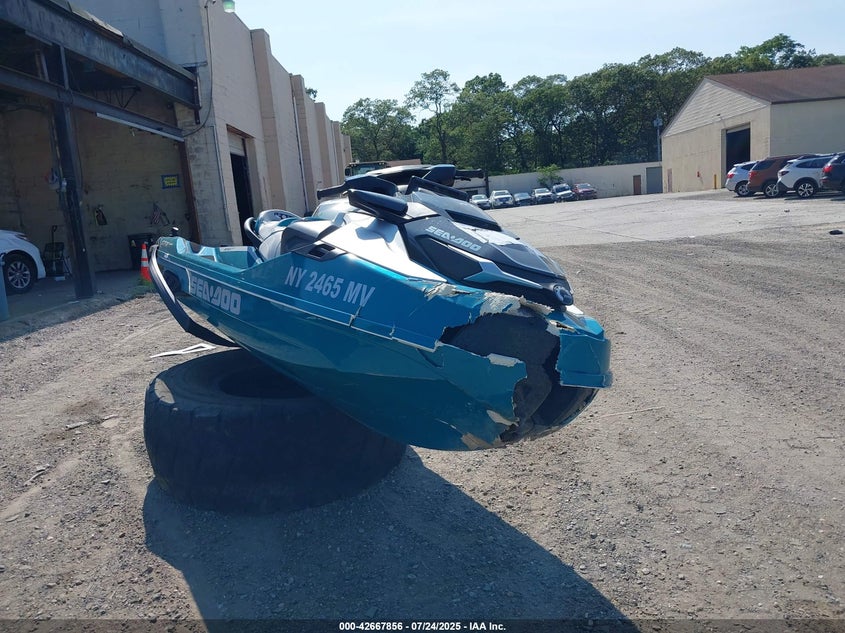 2025 Seadoo Seadoo Gtx turquoise null null YDV51731D525 photo #1