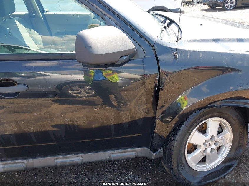 1FMCU0C71BKC40381 2011 FORD ESCAPE photo no. 17