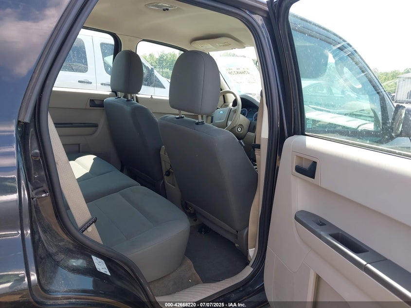 1FMCU0C71BKC40381 2011 FORD ESCAPE photo no. 8