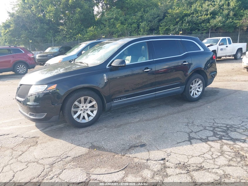 2015 LINCOLN MKT LIVERY · Фото 2