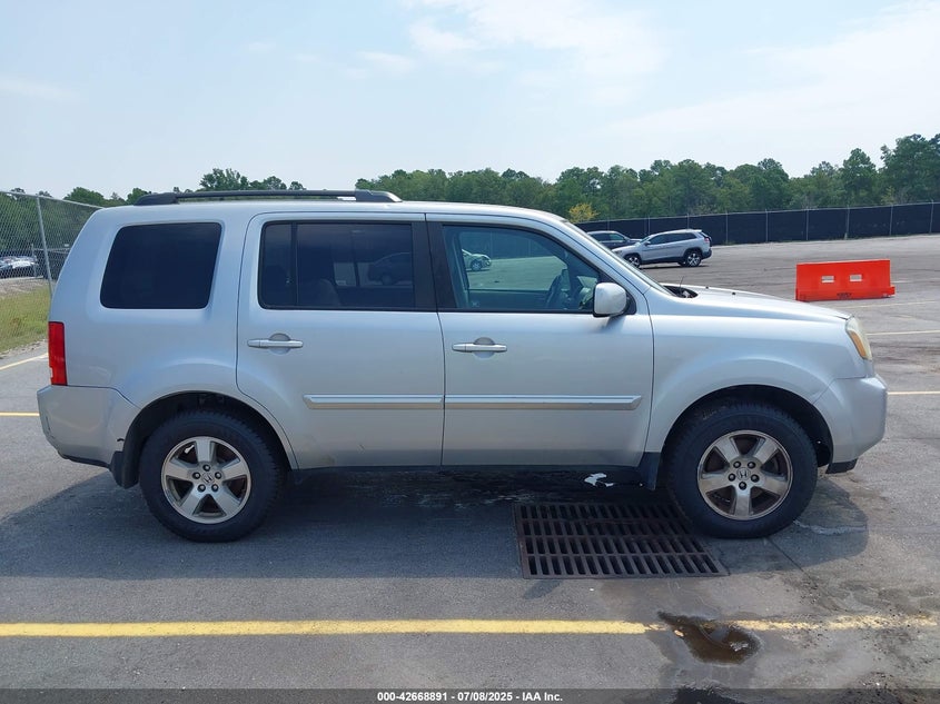 2011 HONDA PILOT VIN: 5FNYF4H41BB081370