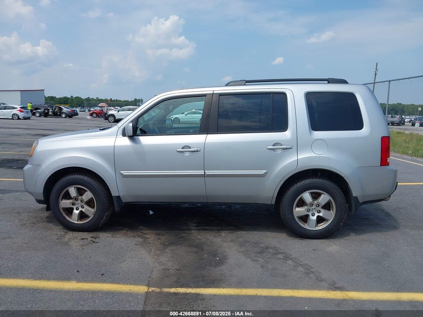 2011 HONDA PILOT VIN: 5FNYF4H41BB081370